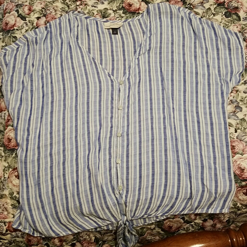 Junior's Universal Thread shirt